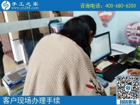 常州手工活带回家做：孟女士夫妇来手工之家找到理想手工活