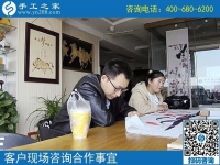 找个在家挣钱的手工活，山东济宁丁先生陪妻子来到手工之家