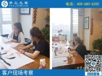 适合妇女在家做的手工活，这两位女士选择手工之家励志珠