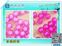 宝妈在家兼职手工活串珠子，还不耽误带孩子