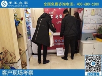 在这里，手工活可以拿回家做，足不出户也能赚钱！