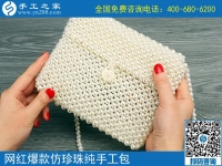 农村妇女做手工活加工，实现了在家赚钱的梦想