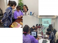 妇女在家做手工活兼职串珠子，业余挣钱补贴家用